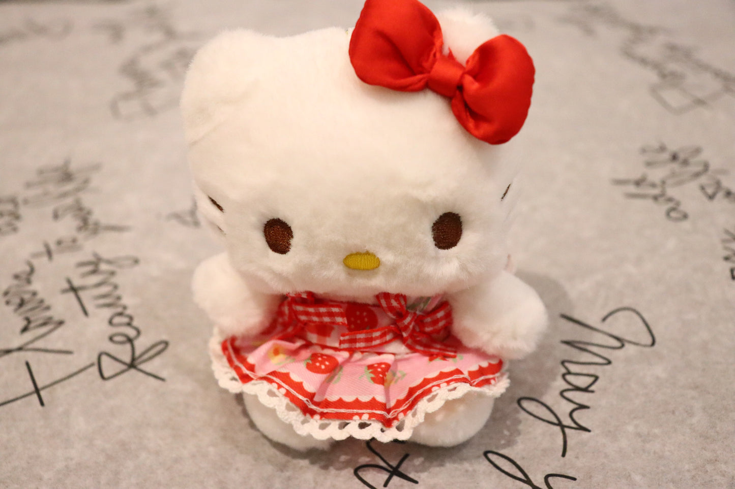 Sanrio mini plush-keychain-HELLO KITTY with lolita dress