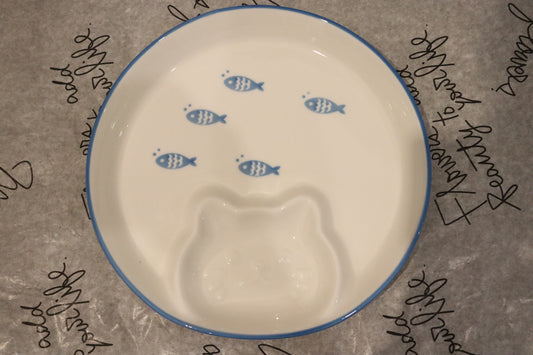 Plate for Gyoza or sushi-cat area for sauce