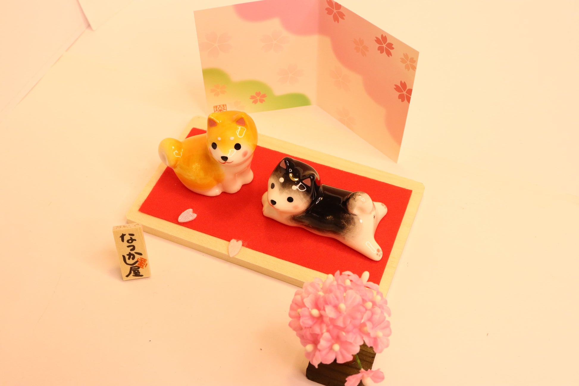 2 Shiba inu~~Japanese dogs sit with Sakura flower - LE COSE DIYADI