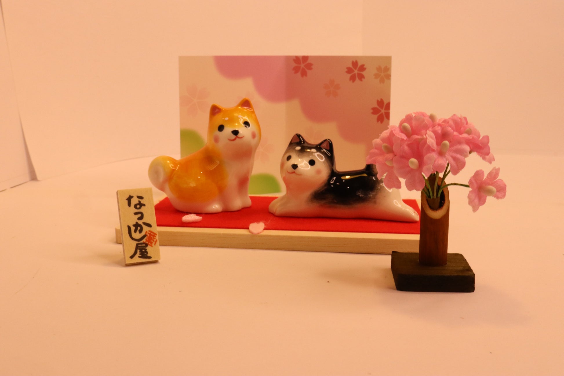 2 Shiba inu~~Japanese dogs sit with Sakura flower - LE COSE DIYADI