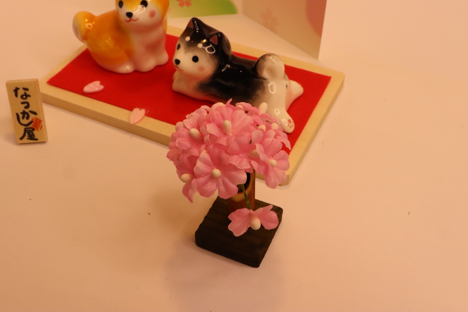 2 Shiba inu~~Japanese dogs sit with Sakura flower - LE COSE DIYADI