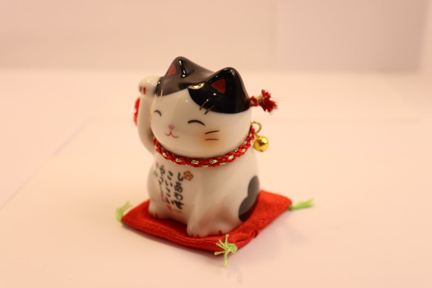 MANEKI NEKO-Lucky cat Japanese with rightn hand raised - LE COSE DIYADI