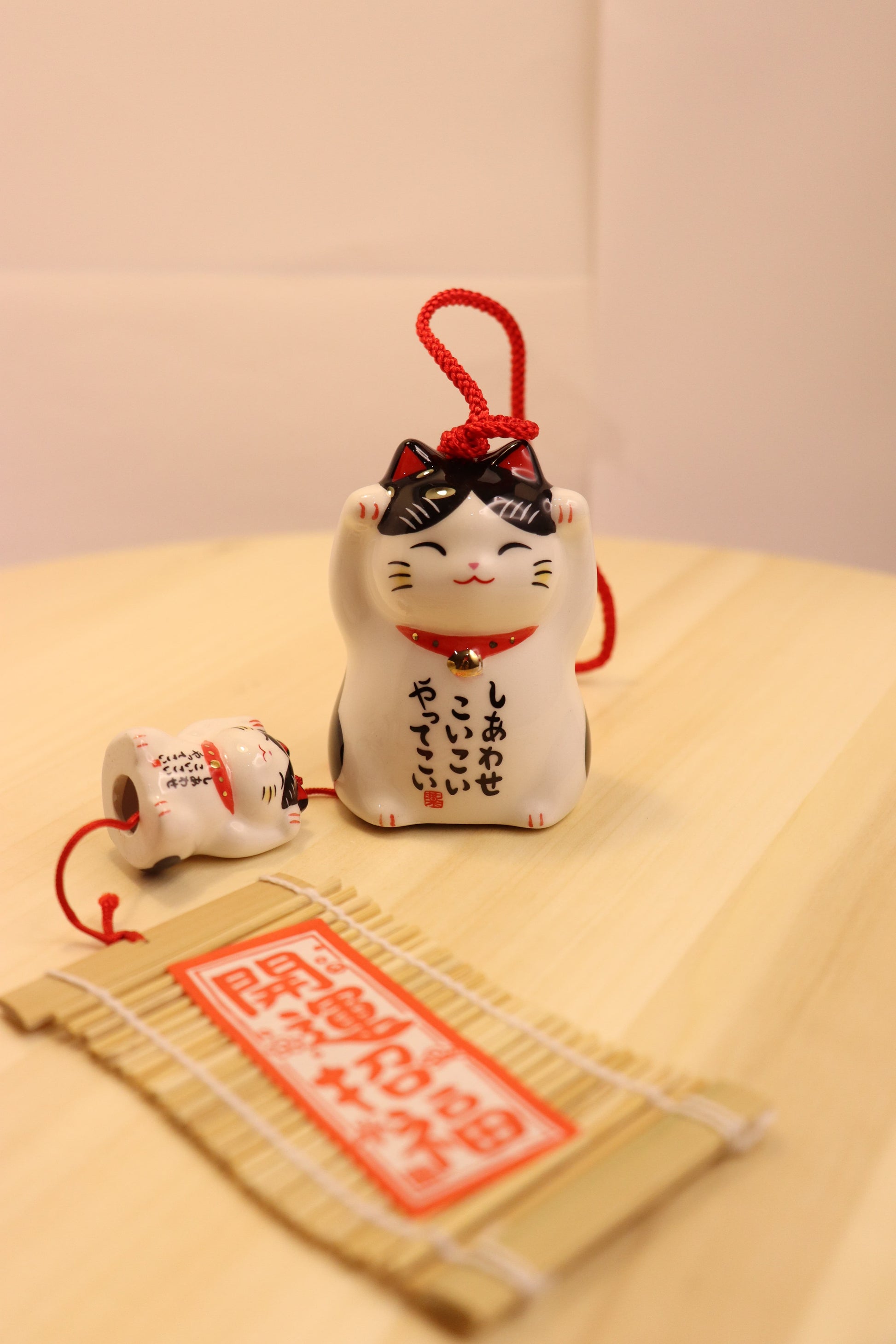 FUURIN OF MANEKINEKO ,Lucky cat WIND CHIME WITH 2 blak white cats - LE COSE DIYADI