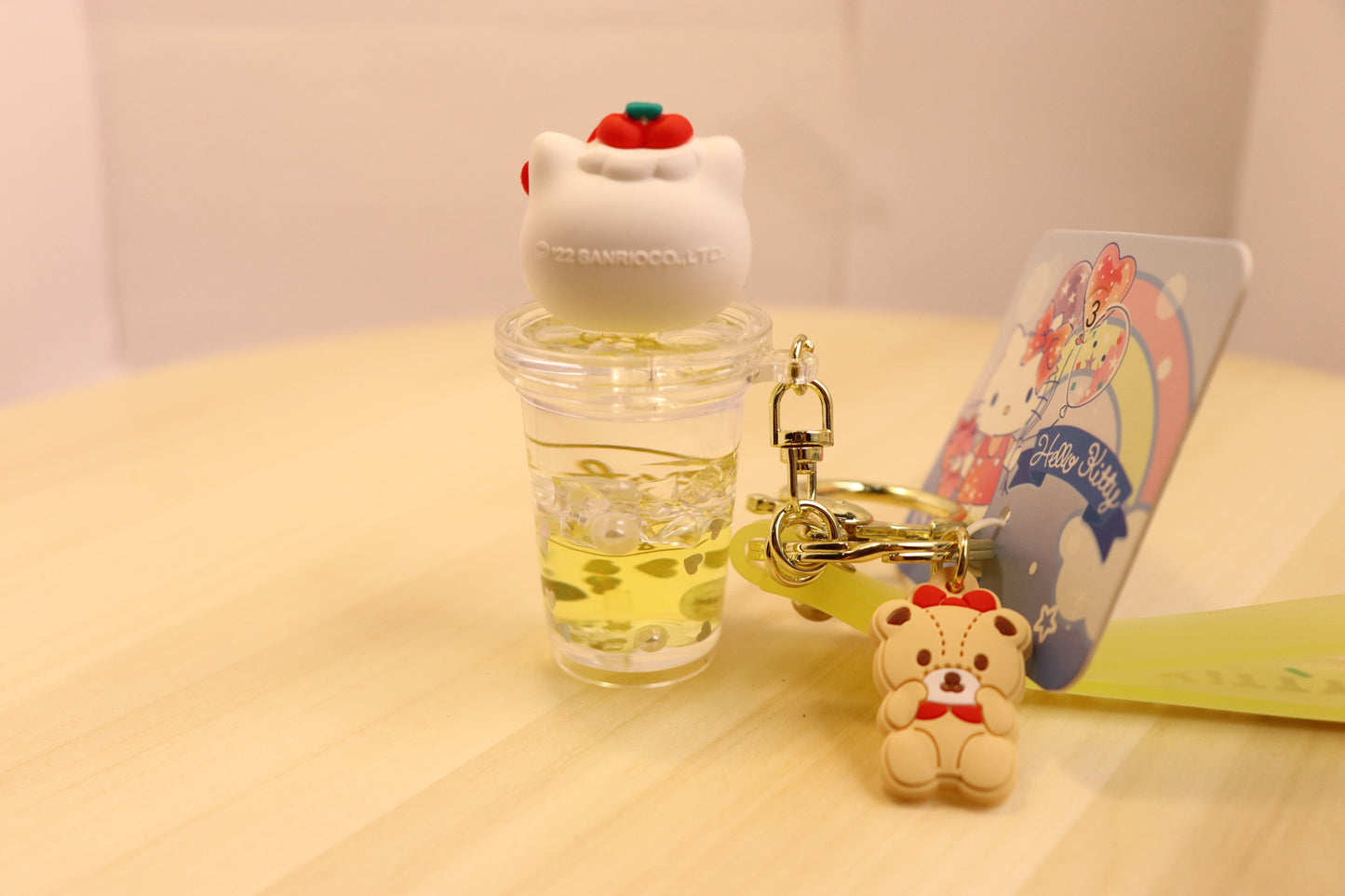 Sanrio Keychain quicksand oil liquid-Hello Kitty on the CUP OF BUBBLE TEA - LE COSE DIYADI