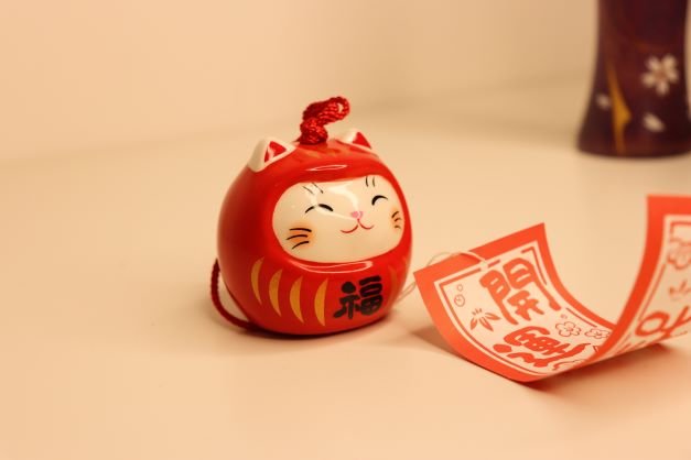 Campana al vento Furin - Gatto Daruma Rosso - LE COSE DIYADI